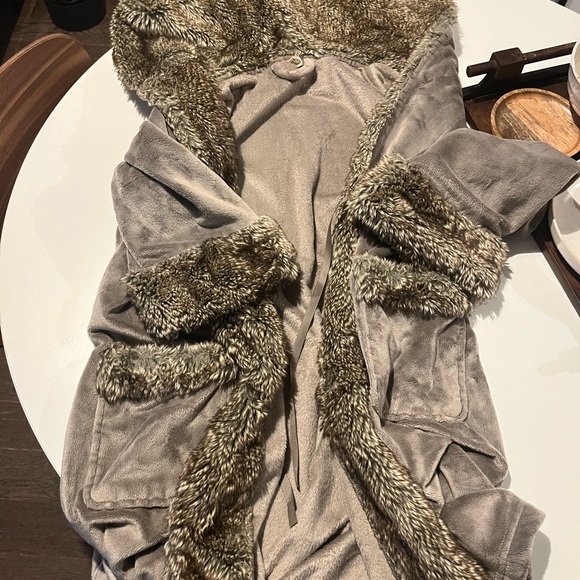 Pottery Barn Cozy Fur Robe Excellent! - Picture 3 of 5